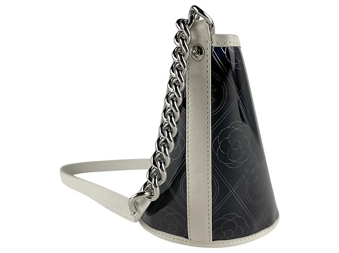 Borsa a secchiello Chanel Camellia Coco in PVC nero e vitello stropicciato, Small - vista 12
