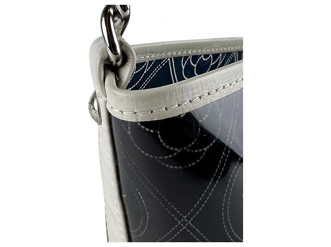 Borsa a secchiello Chanel Camellia Coco in PVC nero e vitello stropicciato, Small - vista 9