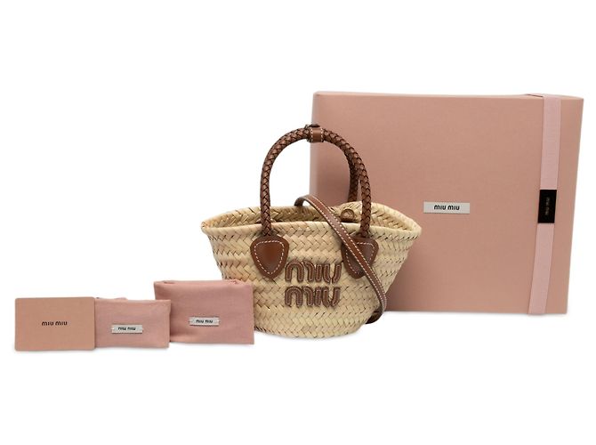 Borsa a mano Miu Miu in rafia intrecciata beige con logo - vista 6