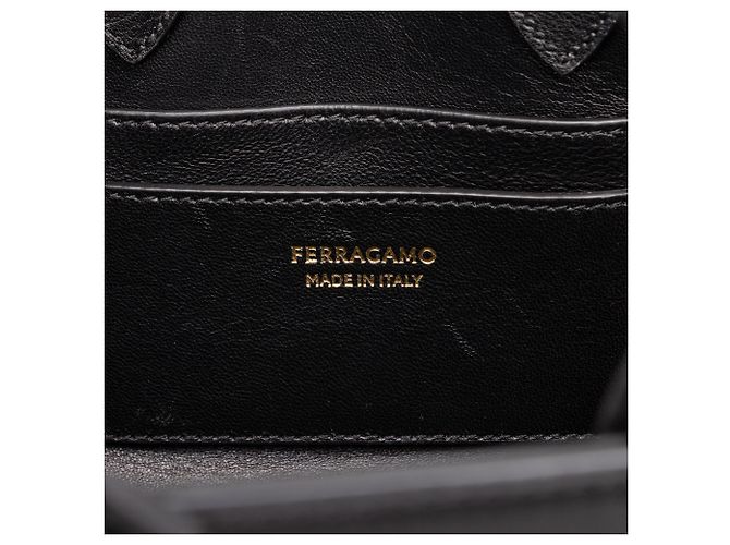 Salvatore Ferragamo Borsa Ferragamo Hug XS in pelle di vitello nera - vista 5