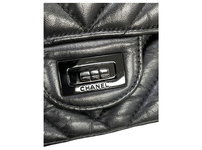 Chanel Black Chevron Lambskin So Black Reissue 2.55 Double Flap 225 - vista 13