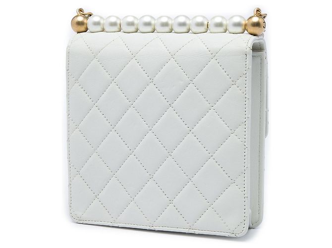 Chanel White Small Quilted Lambskin Chic Pearls Flap - vista 2
