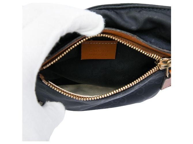 Borsetta cintura Gucci in nylon GG nero con doppia tasca e banda Web - vista 5
