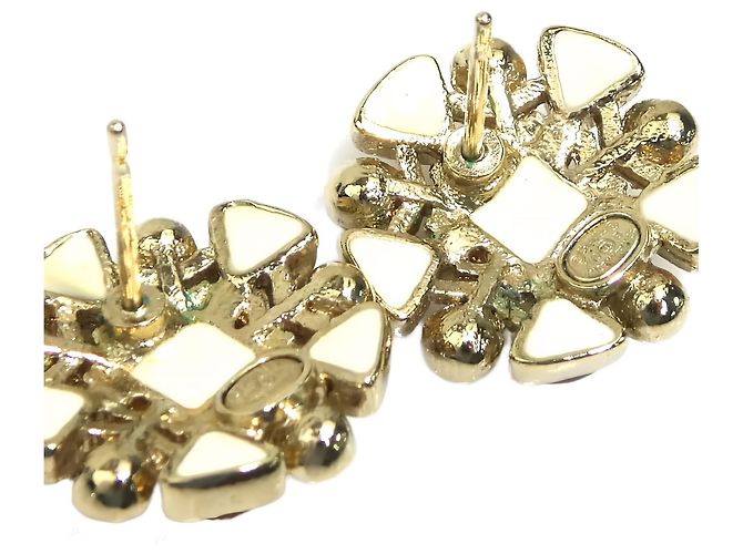 Orecchini a pressione Chanel Gold CC in ottone, resina e perle sintetiche a forma di fiocco di neve - vista 7