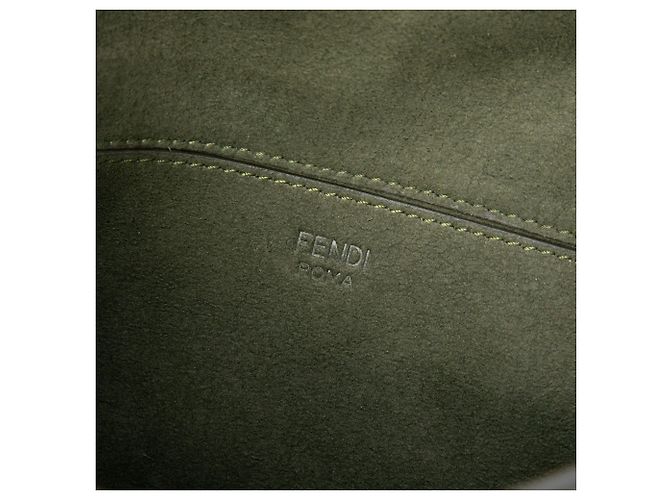 Fendi Baguette Midi-Tasche aus grünem technischem Gewebe mit Zucca-Prägung und Kette - Ansicht 5