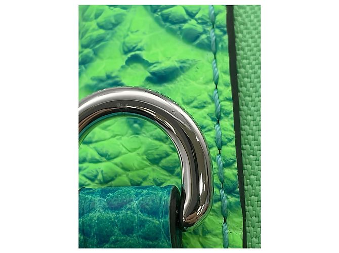 Louis Vuitton Green Monogram Taurillon Illusion Double Phone Pouch - vista 9