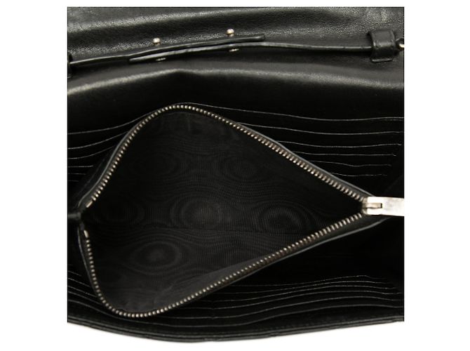 Autre Marque Saint Laurent Envelope Wallet on Chain aus schwarzem Lammleder Triquilt mit Monogramm-Charms - Ansicht 4