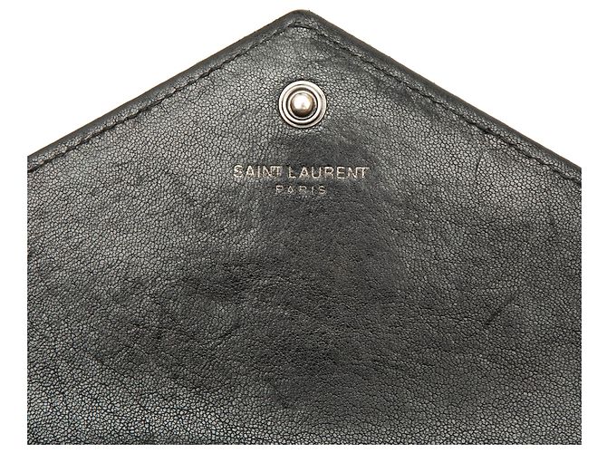 Autre Marque Saint Laurent Envelope Wallet on Chain aus schwarzem Lammleder Triquilt mit Monogramm-Charms - Ansicht 5