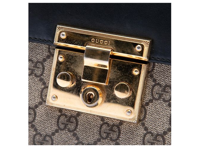 Padlock Clutch Gucci Beige GG Supreme con lucchetto - vista 5