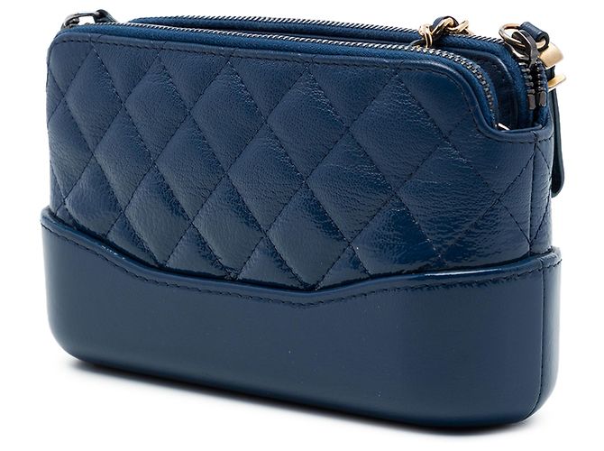 Clutch Gabrielle in pelle di vitello invecchiata verniciata matelassé blu con doppia zip e catena Chanel - vista 2