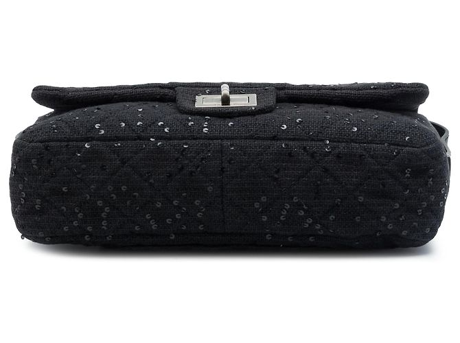 Chanel Black Jumbo Sequin Embellished Quilted Tweed Reissue 2.55 Messenger Flap - vista 3