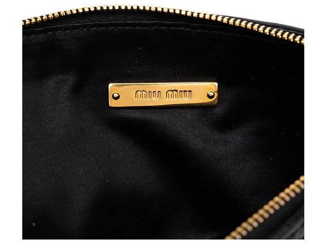 Clutch de muñeca Miu Miu en Nappa Matelassé negro - vista 5