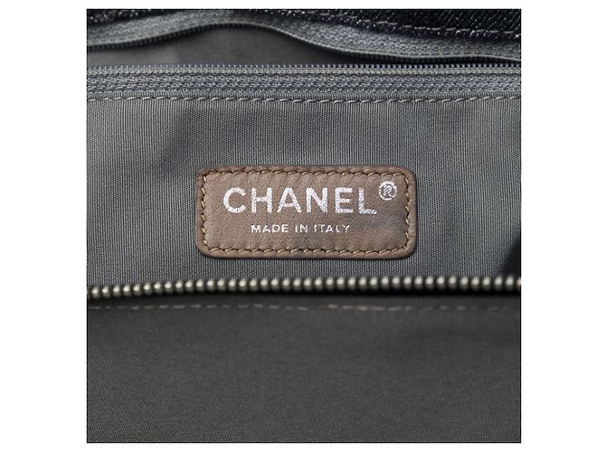 Chanel Timeless Tote aus schwarzem gestepptem Denim mit CC - Ansicht 5