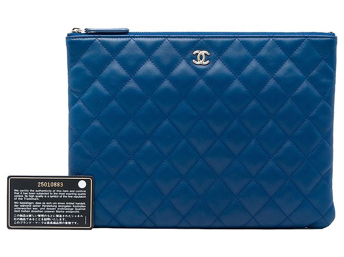 Clutch Chanel Blue Medium Quilted Lambskin O Case - vista 6