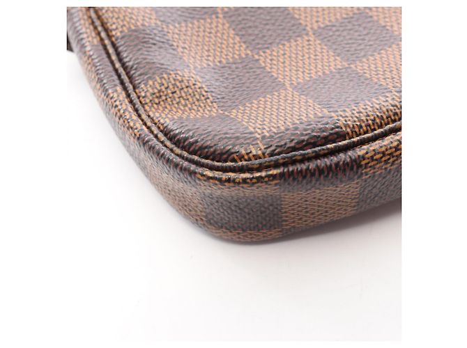 Bolso Louis Vuitton Mini Pochette Accessoires Damier Ebene T&B - vista 7