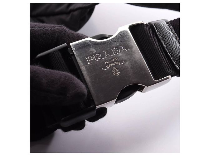 Prada Gürteltasche Schwarz aus Nylon und Saffiano Leder - Ansicht 10