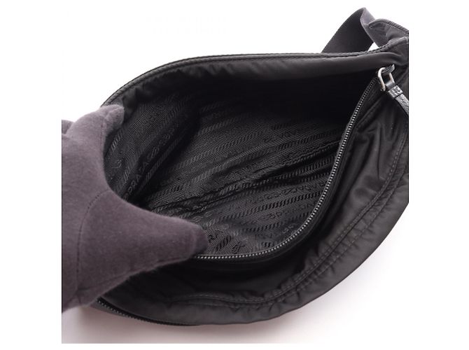 Prada Gürteltasche Schwarz aus Nylon und Saffiano Leder - Ansicht 4