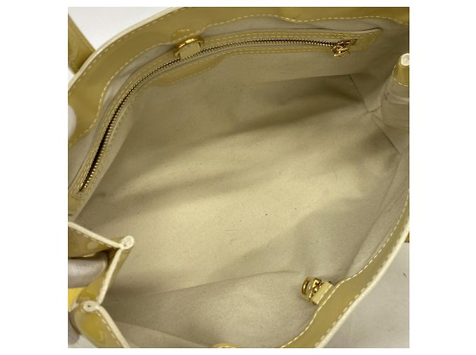 Sac à main Louis Vuitton Vernis Wilshire PM - vue 4