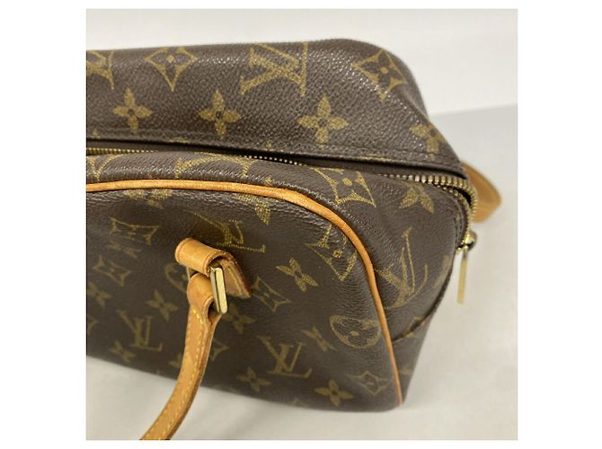 Bolso de hombro Louis Vuitton Monogram Cite MM - vista 8