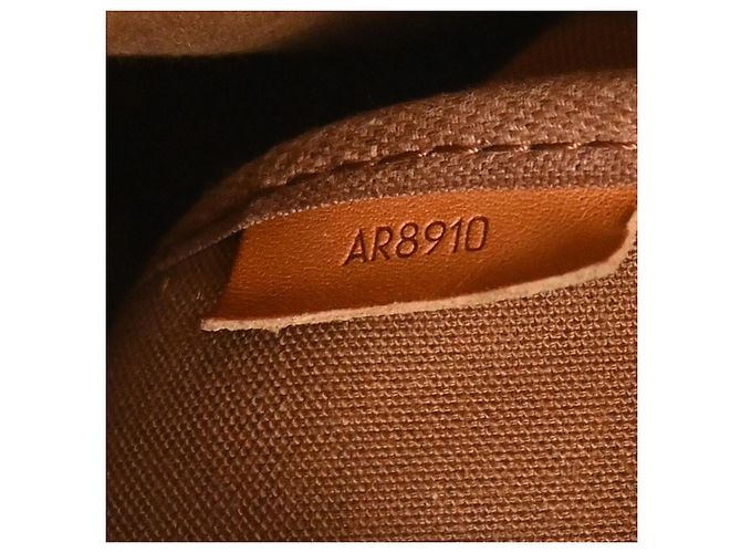 Louis Vuitton Saumur Monogram Canvas 35 - vista 5