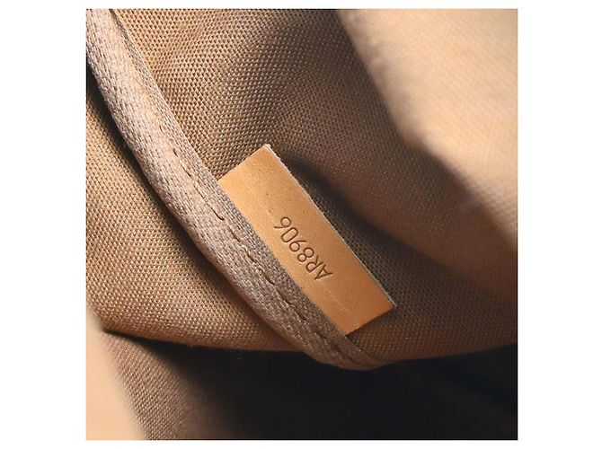 Louis Vuitton Saumur Monogram Canvas 43 - vista 5