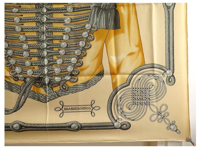 Hermès FOULARD HERMES BRANDEBOURGS CATY LATHAM CARRE 90 CM SETA BEIGE - vista 4
