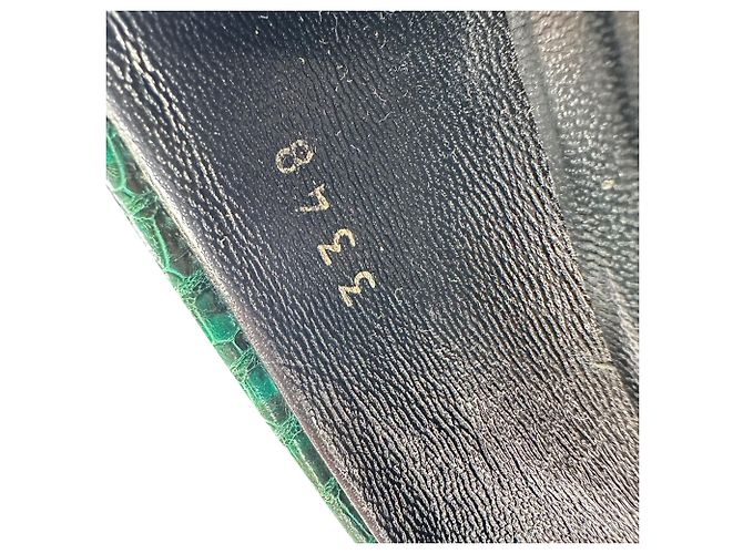 Prada Pumps aus grünem Leder mit Kristallbesatz - Ansicht 11