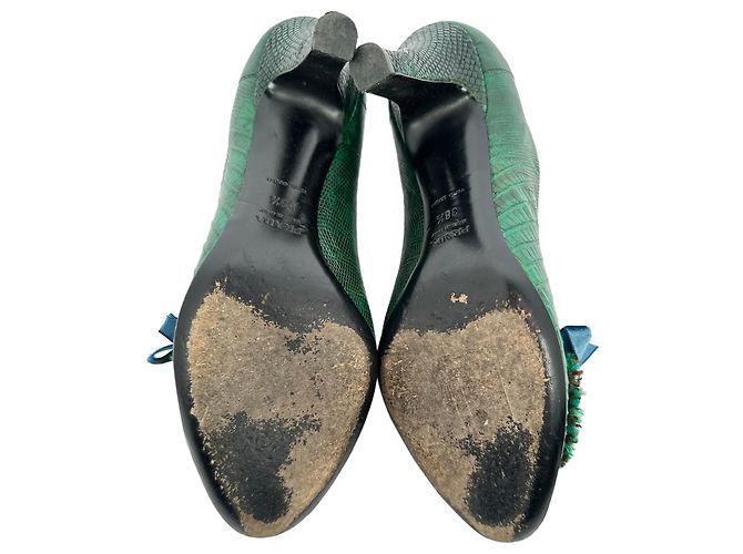 Prada Pumps aus grünem Leder mit Kristallbesatz - Ansicht 13