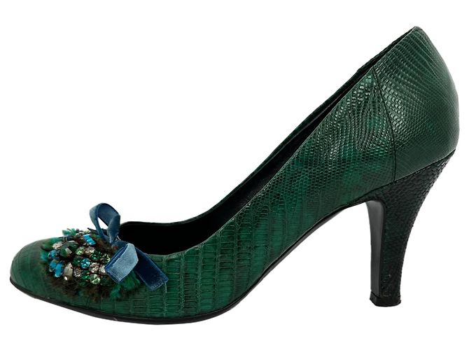 Prada Pumps aus grünem Leder mit Kristallbesatz - Ansicht 7