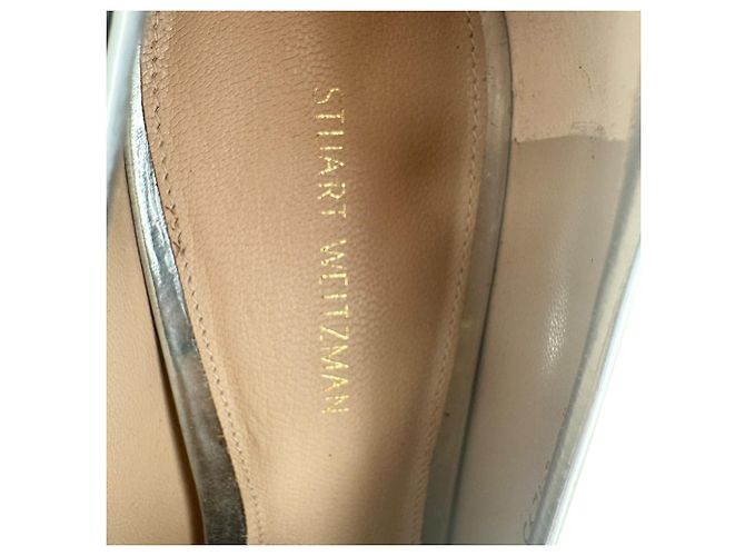 Stuart Weitzman Sawyer Block Heel Loafer aus metallic-silbernem Lackleder - Ansicht 11