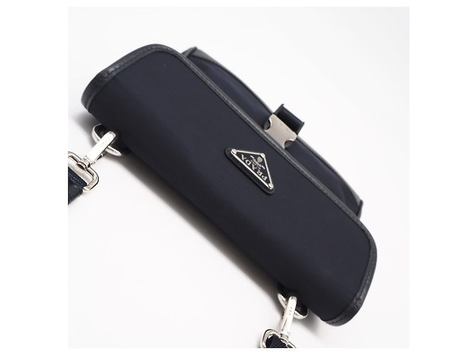 Bolsa de ombro porta-celular em couro Saffiano Prada - vista 6