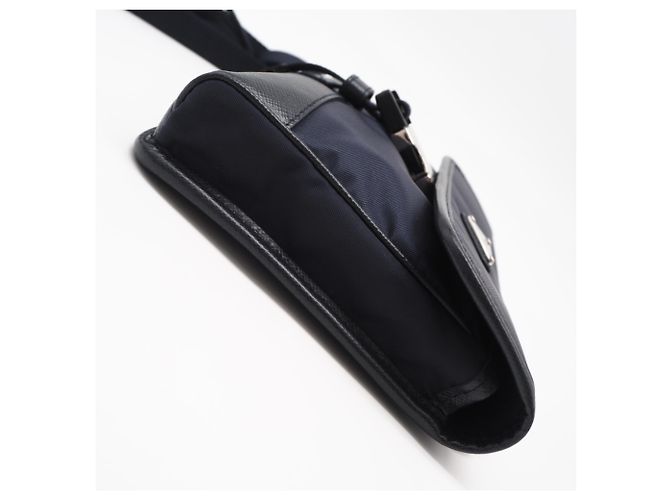 Bolsa de ombro porta-celular em couro Saffiano Prada - vista 8