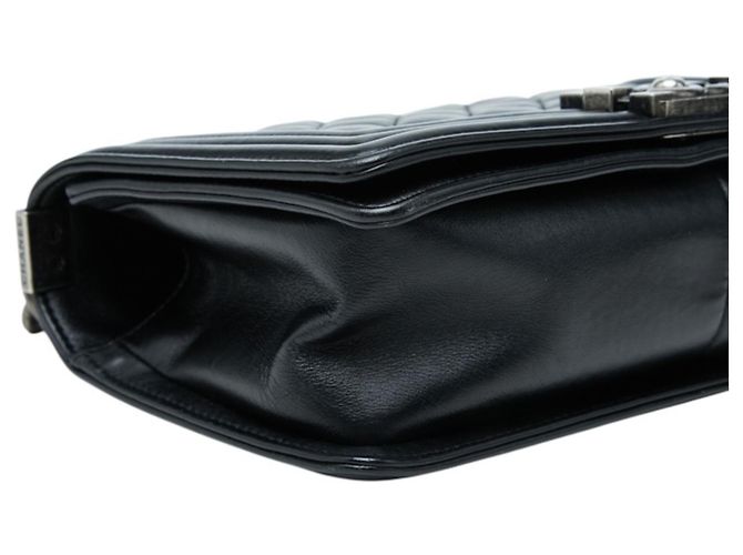 Chanel Coco Mark Matelassé Boy 25 Schultertasche mit Kette - Ansicht 5