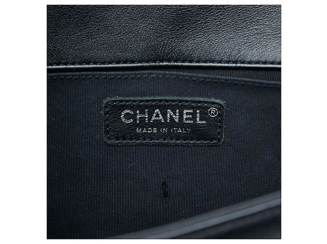 Chanel Coco Mark Matelassé Boy 25 Schultertasche mit Kette - Ansicht 7