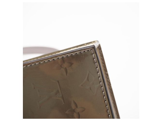 Borsa a tracolla Louis Vuitton Monogram Vernis Petite Sac Plat Taupe - vista 10