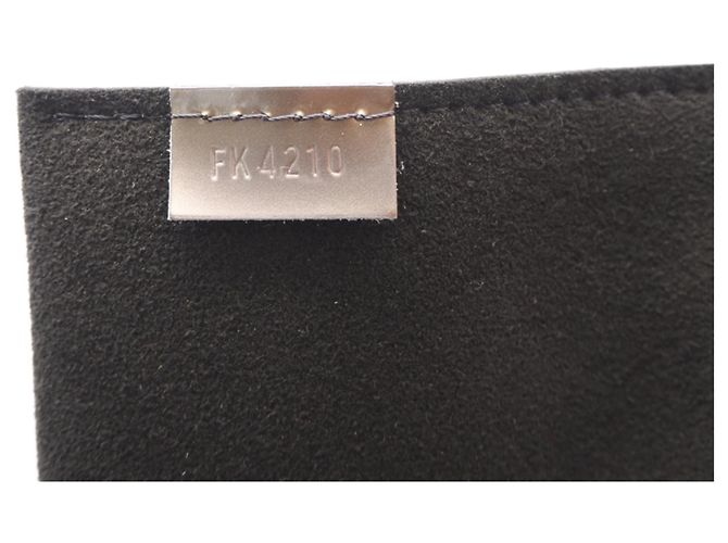Borsa a tracolla Louis Vuitton Monogram Vernis Petite Sac Plat Taupe - vista 15