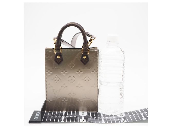 Borsa a tracolla Louis Vuitton Monogram Vernis Petite Sac Plat Taupe - vista 3