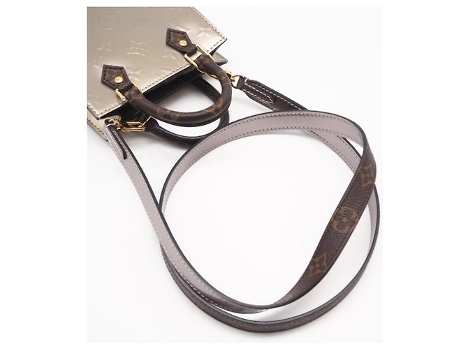 Borsa a tracolla Louis Vuitton Monogram Vernis Petite Sac Plat Taupe - vista 5