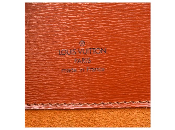 Louis Vuitton Cluny Epi Leather - vista 4