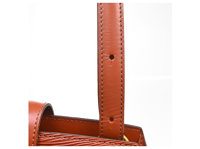 Louis Vuitton Cluny Epi Leather - vista 6