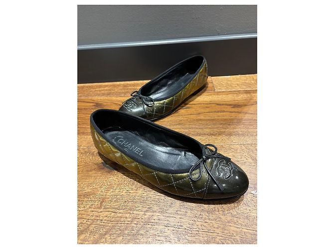 Chanel Bailarinas de piel charol acolchada - vista 10