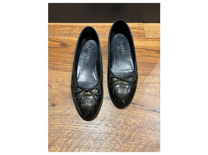 Chanel Bailarinas de piel charol acolchada - vista 12