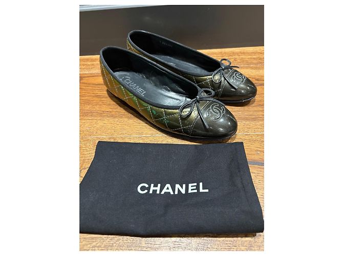 Chanel Bailarinas de piel charol acolchada - vista 8