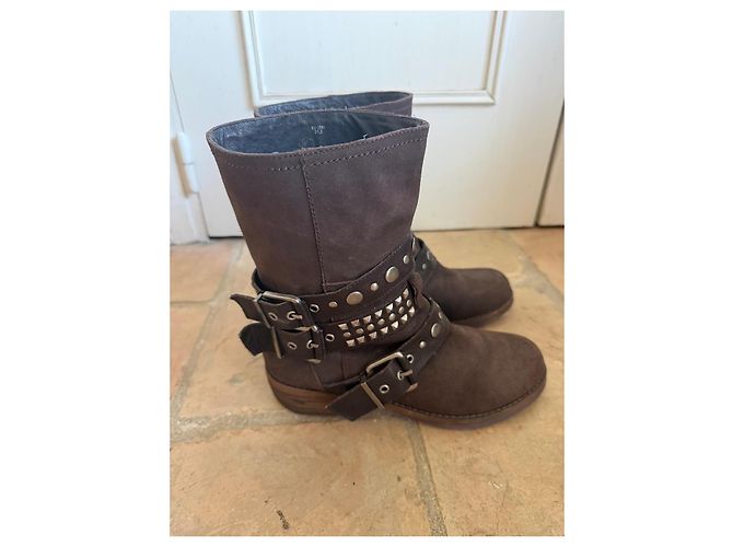 Autre Marque Bottes Biker Beverly Feldman en daim marron cloutées - vue 4