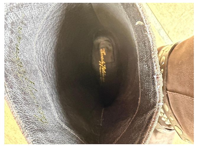 Autre Marque Bottes Biker Beverly Feldman en daim marron cloutées - vue 6