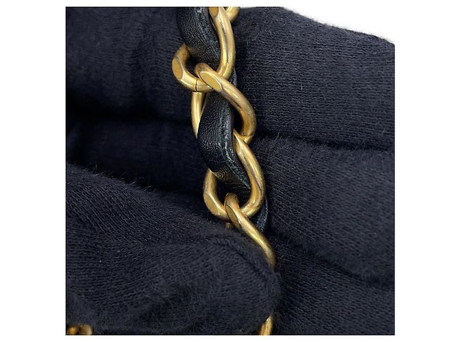Borsa a tracolla Chanel Matelassé in pelle di agnello nera - vista 12