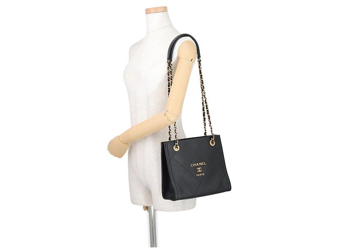 Borsa a tracolla Chanel Matelassé in pelle di agnello nera - vista 4