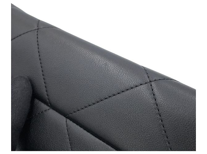 Borsa a tracolla Chanel Matelassé in pelle di agnello nera - vista 7