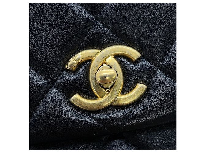 Borsa a tracolla Chanel Matelassé in pelle d'agnello nera - vista 13
