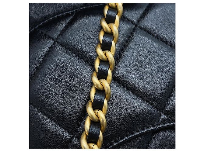Borsa a tracolla Chanel Matelassé in pelle d'agnello nera - vista 15